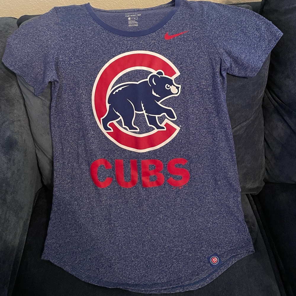 Nike XS Chicago Cubs tshirt